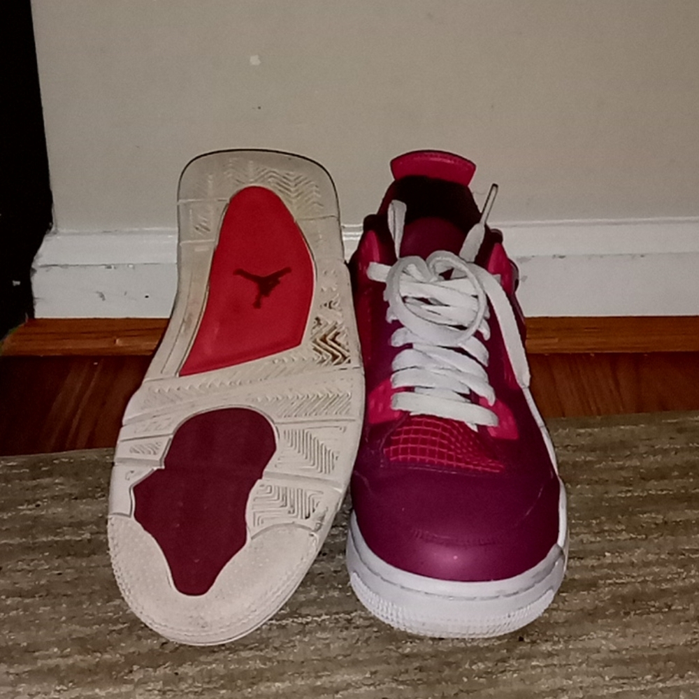 I'm selling these Jordans - Picture 3 of 3